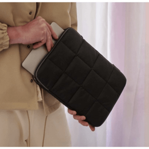 TINNE+MIA Pouzdro na notebook Puffy Senna - black