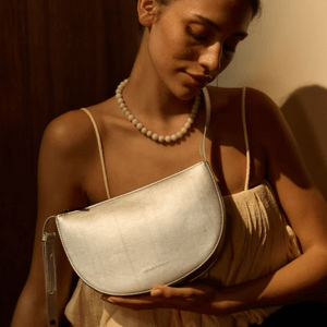 MONK & ANNA kabelka Half moon Farou - hematite