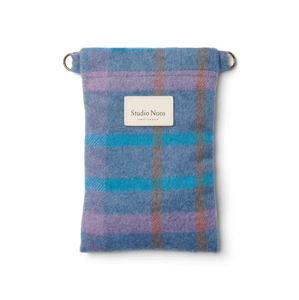 STUDIO NOOS Taštička na mobil Sky Blue Wool Checked